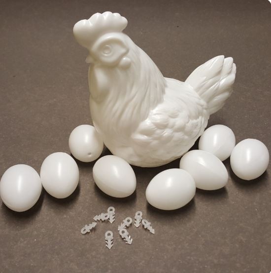 Kunststoff Henne groß mit Ostereier - Basteln